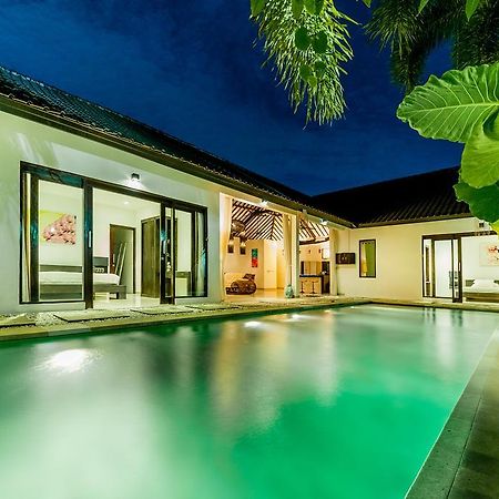 Villa Sara Seminyak Zimmer foto