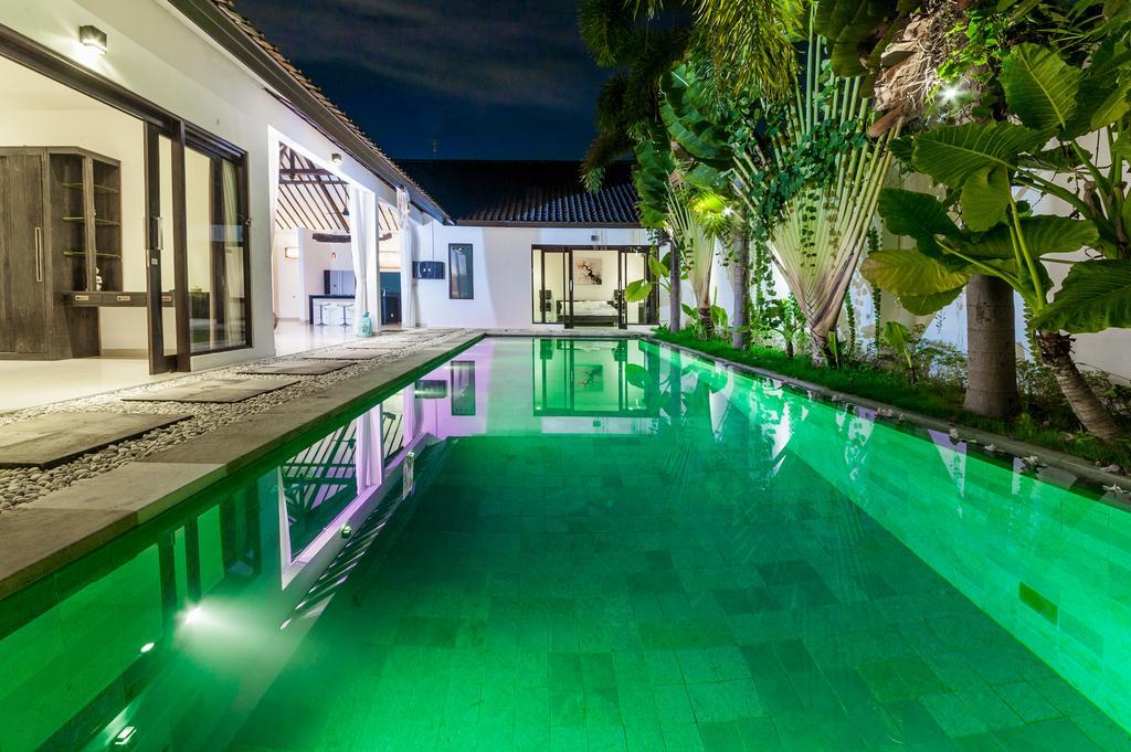 Villa Sara Seminyak Zimmer foto